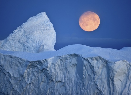 У берегов Антарктиды нашли объект, похожий на ледяной корабль